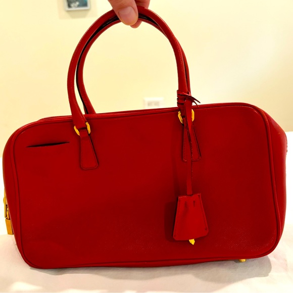 Prada bag - Picture 1 of 5